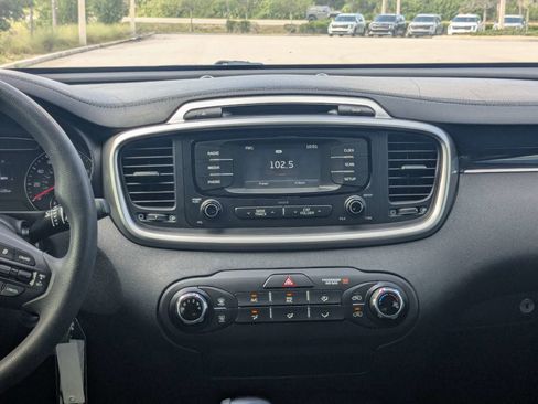 Used 2018 Kia Sorento L FWD image 21
