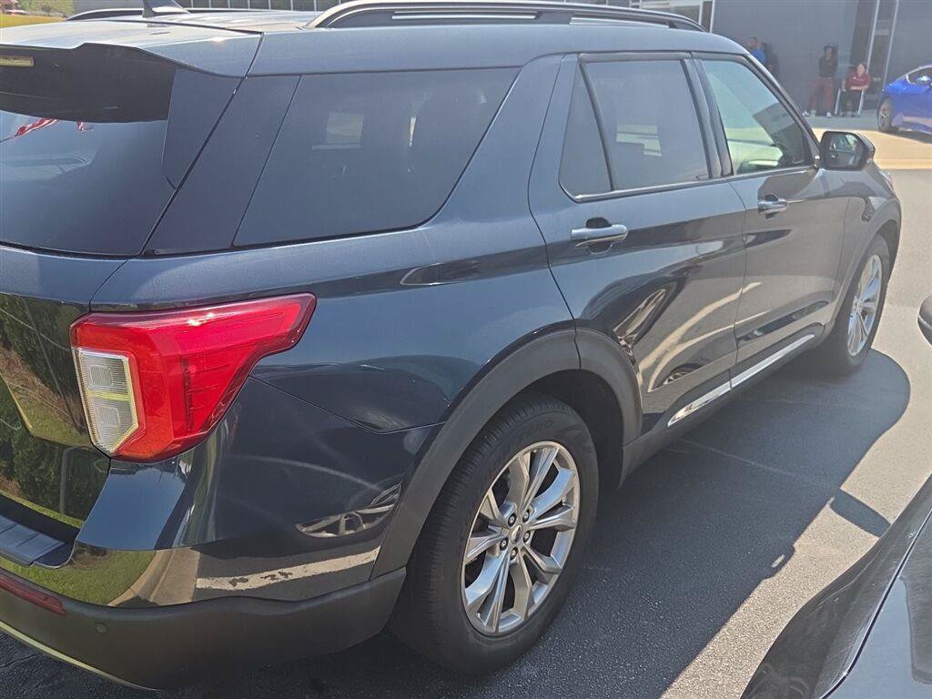 Used 2023 Ford Explorer XLT w/ Equipment Group 202A RWD image 3