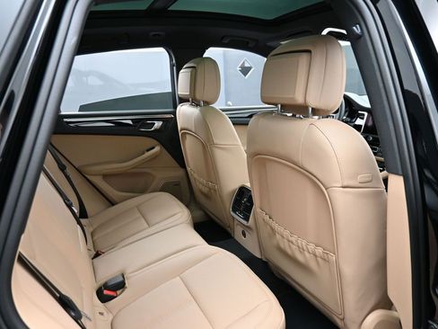 New 2026 Porsche Macan AWD/4WD image 27
