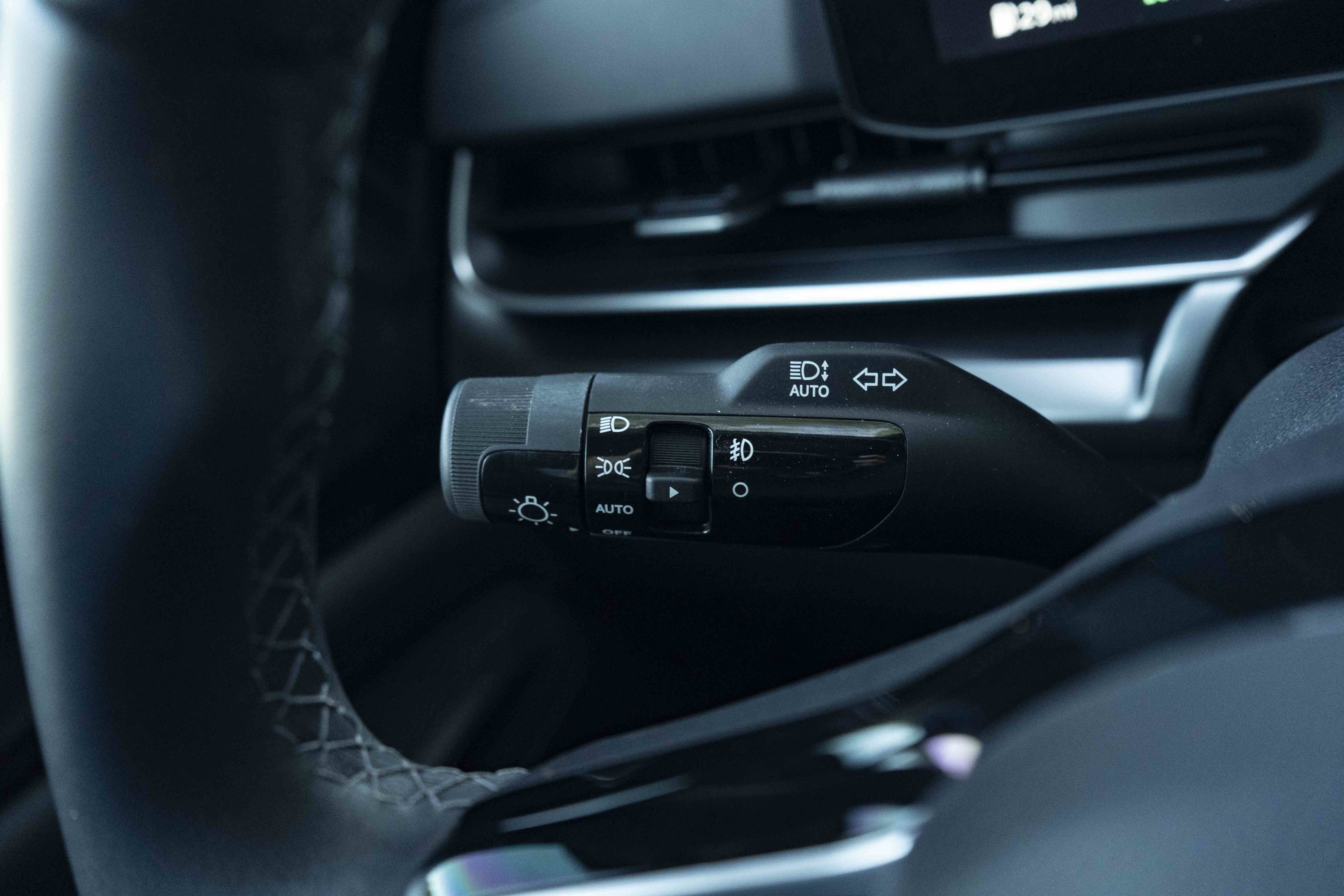Used 2026 Kia Carnival SX w/ SX Dark Edition Package FWD image 24