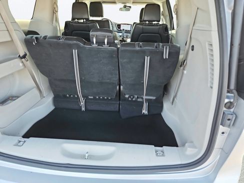 Used 2023 Chrysler Pacifica Touring-L FWD image 31
