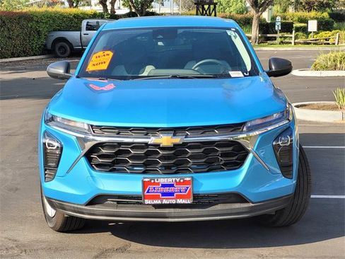 Used 2025 Chevrolet Trax LS image 3