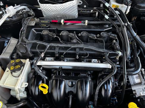 Used 2010 Ford Focus SE image 26