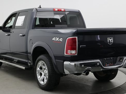 Used 2017 RAM 1500 Laramie w/ Convenience Group AWD/4WD image 6