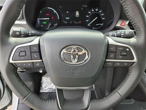 Used 2025 Toyota Sienna XLE image 22