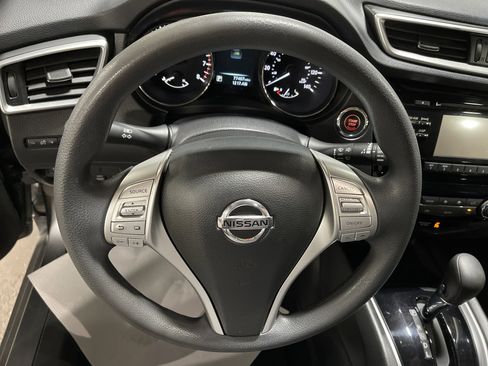 Used 2015 Nissan Rogue SV image 16