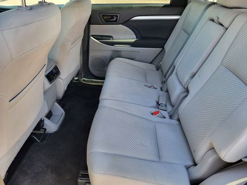 Used 2016 Toyota Highlander LE AWD/4WD image 22
