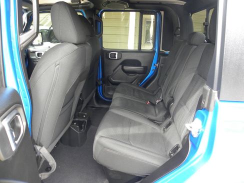 Used 2023 Jeep Gladiator Sport image 15