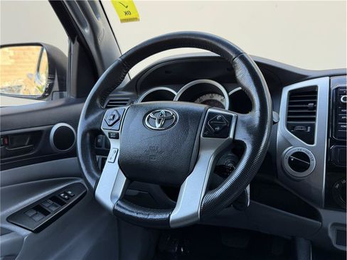 Used 2015 Toyota Tacoma 4x4 Double Cab w/ TRD Sport Package image 11