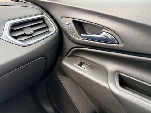 Used 2022 Chevrolet Equinox LT image 25