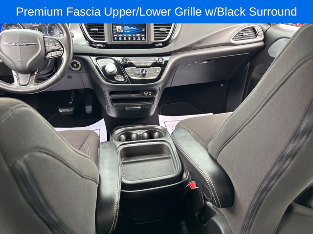 Used 2020 Chrysler Pacifica Touring w/ S Appearance Package FWD image 8