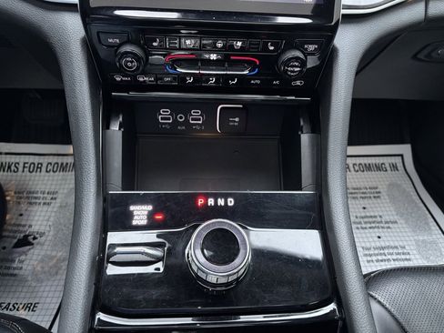 Used 2023 Jeep Grand Cherokee Limited w/ Luxury Tech Group II image 17