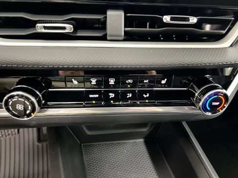 New 2026 Chevrolet Equinox LT w/ Safety and Technology Package FWD image 17
