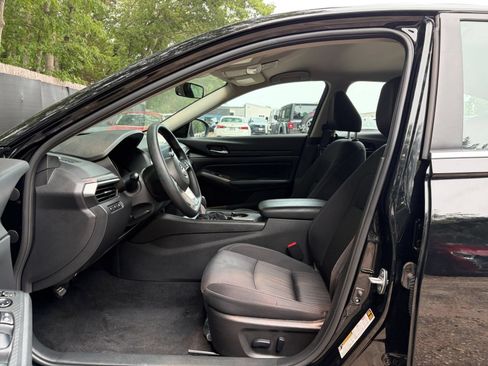 Used 2025 Nissan Altima 2.5 SV FWD image 27