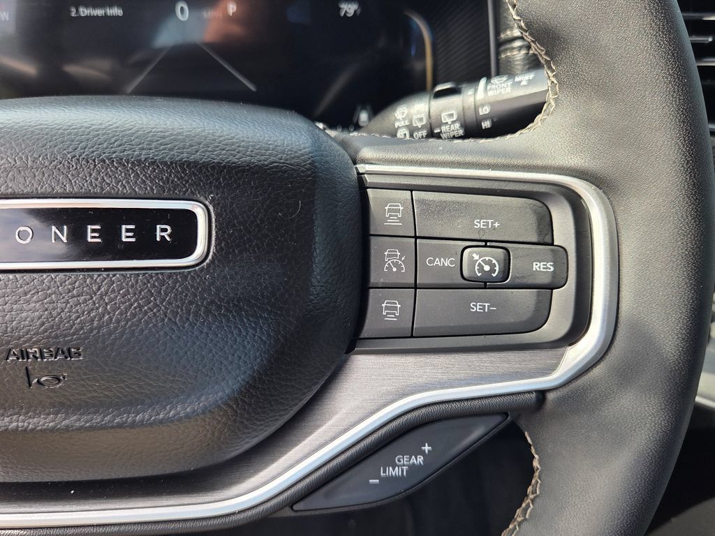 Used 2025 Jeep Wagoneer L Series II w/ 8-pass Seating Package AWD/4WD image 22