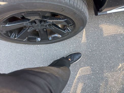 Used 2020 GMC Yukon Denali w/ Open Road Package image 11