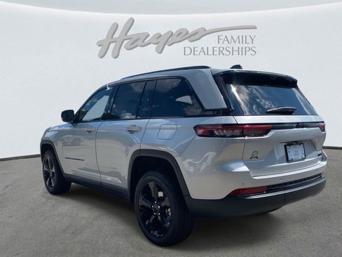New 2025 Jeep Grand Cherokee Limited w/ Luxury Tech Group II image 25