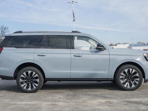 New 2025 Ford Expedition Platinum w/ Driver's Package image 3