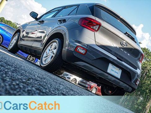 Used 2021 Hyundai Venue SE FWD image 5