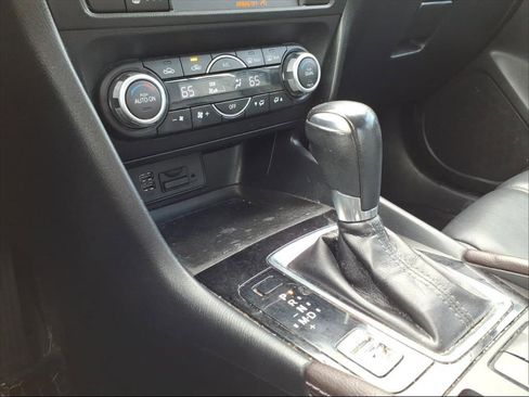 Used 2018 MAZDA MAZDA3 Touring image 21