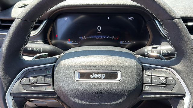 Used 2023 Jeep Grand Cherokee L Laredo AWD/4WD image 12