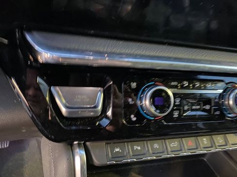 Used 2024 GMC Sierra 1500 Denali w/ Technology Package image 19