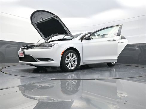 Used 2016 Chrysler 200 Limited image 37