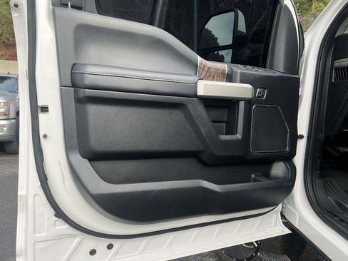 Used 2017 Ford F250 Lariat w/ Tow Technology Bundle image 19