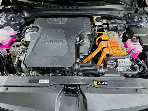 Certified 2025 Hyundai Elantra SEL FWD image 33