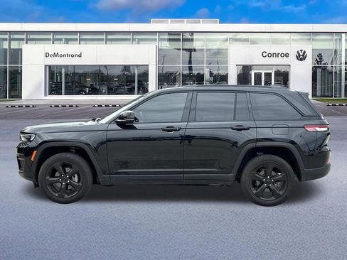 Used 2024 Jeep Grand Cherokee Altitude RWD image 8