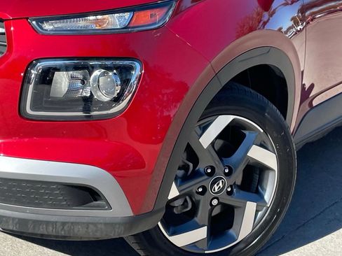 Used 2025 Hyundai Venue SEL image 8