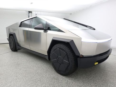 Used 2025 Tesla Cybertruck AWD Crew Cab image 2