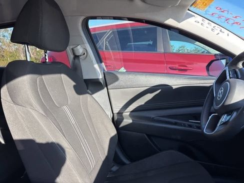 Used 2023 Hyundai Elantra SEL w/ Convenience Package image 7