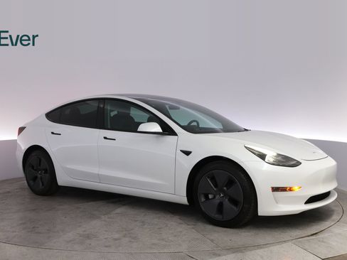 Used 2023 Tesla Model 3 Standard Range RWD image 14