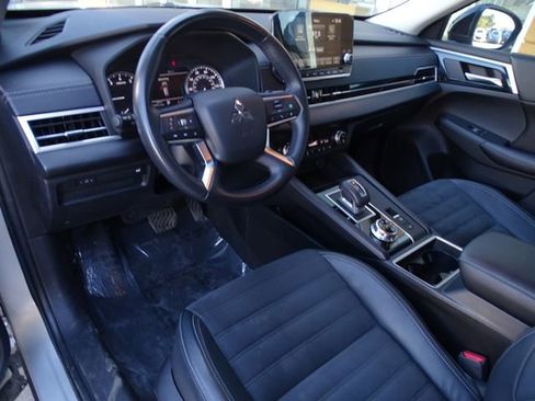 Used 2022 Mitsubishi Outlander SE image 26