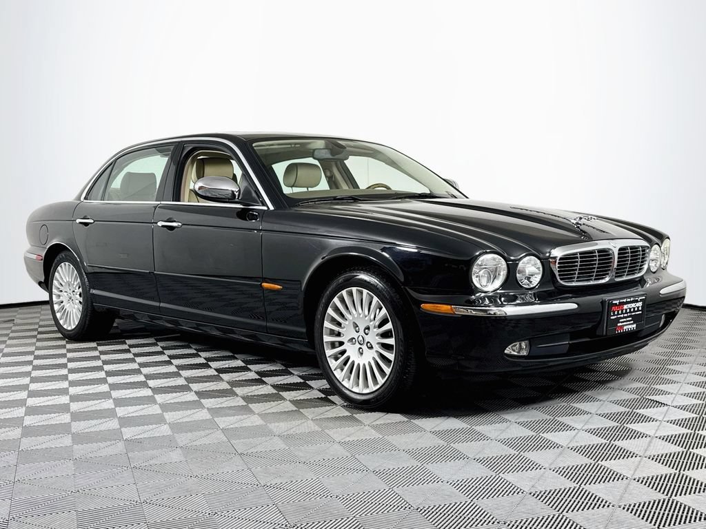 Used 2005 Jaguar XJ8 RWD image 1