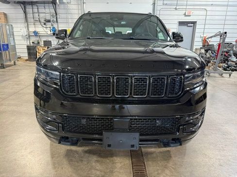 Used 2023 Jeep Wagoneer L Series II AWD/4WD image 44