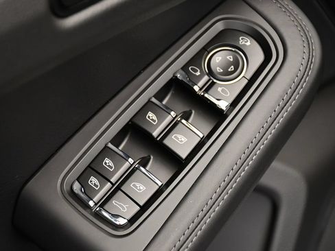 Certified 2026 Porsche Macan Turbo AWD/4WD image 38