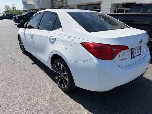 Used 2019 Toyota Corolla SE FWD image 3