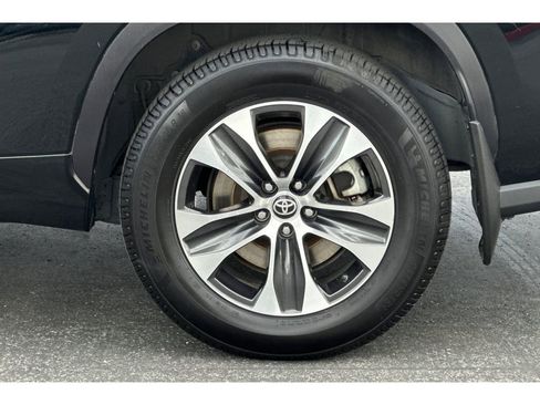 Certified 2022 Toyota Highlander XLE image 33