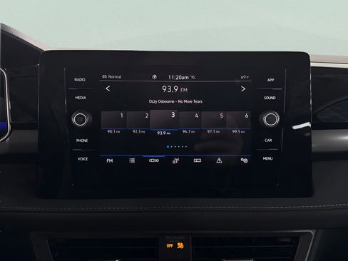 New 2025 Volkswagen Taos SE image 15