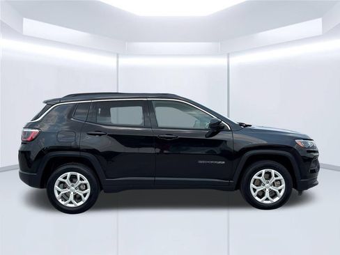 Used 2024 Jeep Compass Latitude AWD/4WD image 8