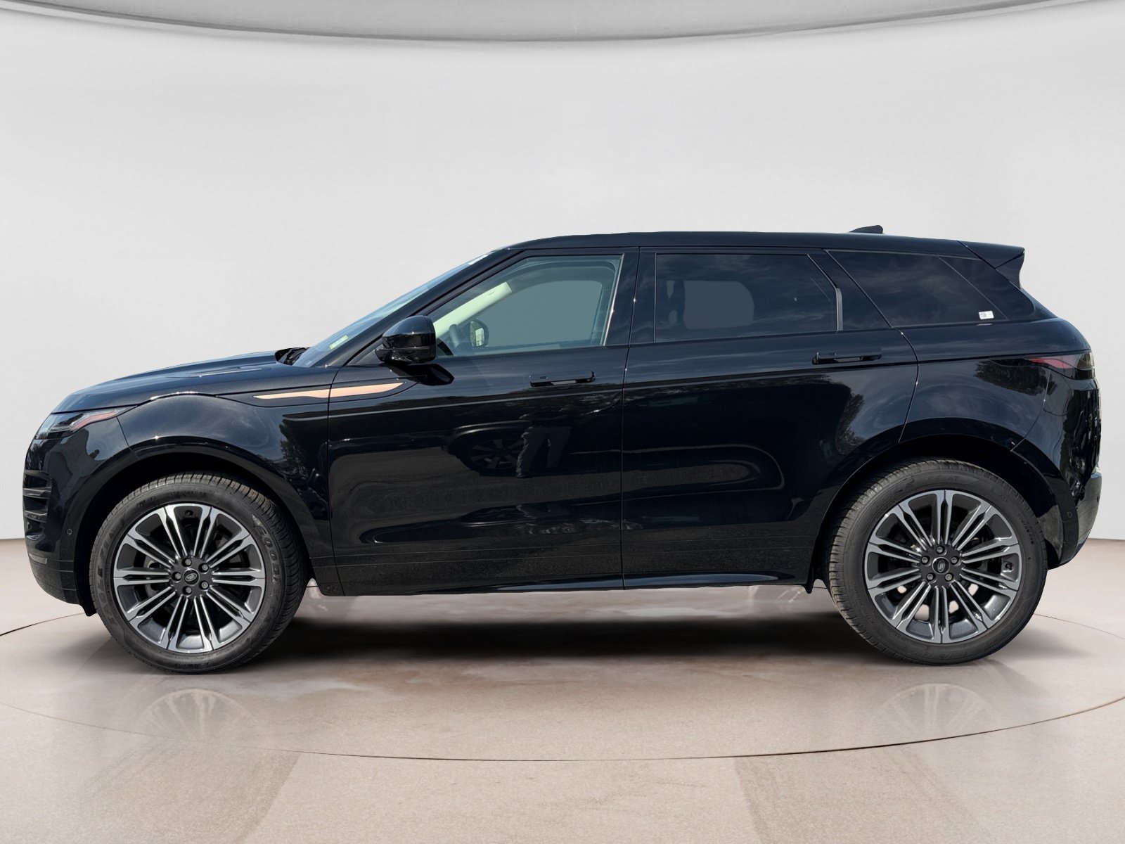 Used 2025 Land Rover Range Rover Evoque Dynamic SE AWD/4WD image 2