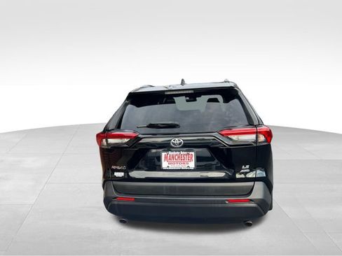 Used 2021 Toyota RAV4 LE image 6