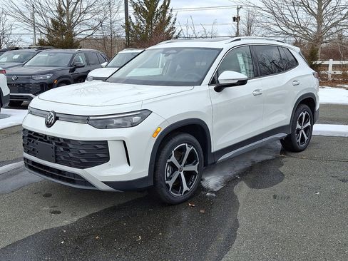 New 2025 Volkswagen Tiguan SE AWD/4WD image 1