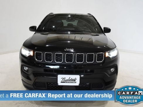 Used 2025 Jeep Compass Latitude w/ Sun & Sound Group AWD/4WD image 2