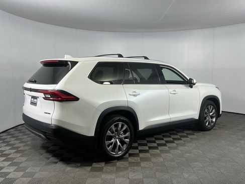 Used 2024 Toyota Grand Highlander Limited image 8