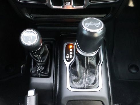 Used 2018 Jeep Wrangler Unlimited Sahara w/ Dual Top Group AWD/4WD image 37