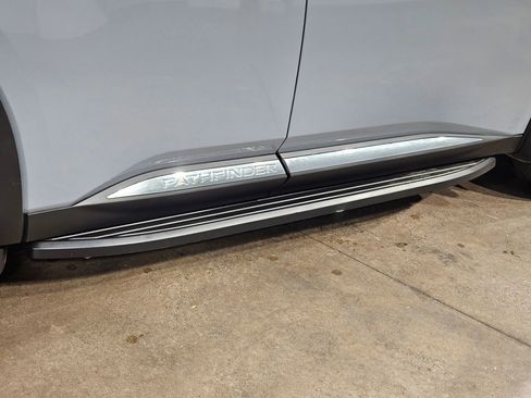 Used 2022 Nissan Pathfinder Platinum w/ Lighting Package (N93) image 39