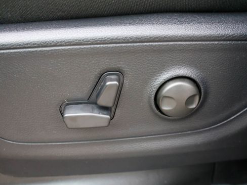 New 2026 RAM 1500 4x4 Crew Cab image 5